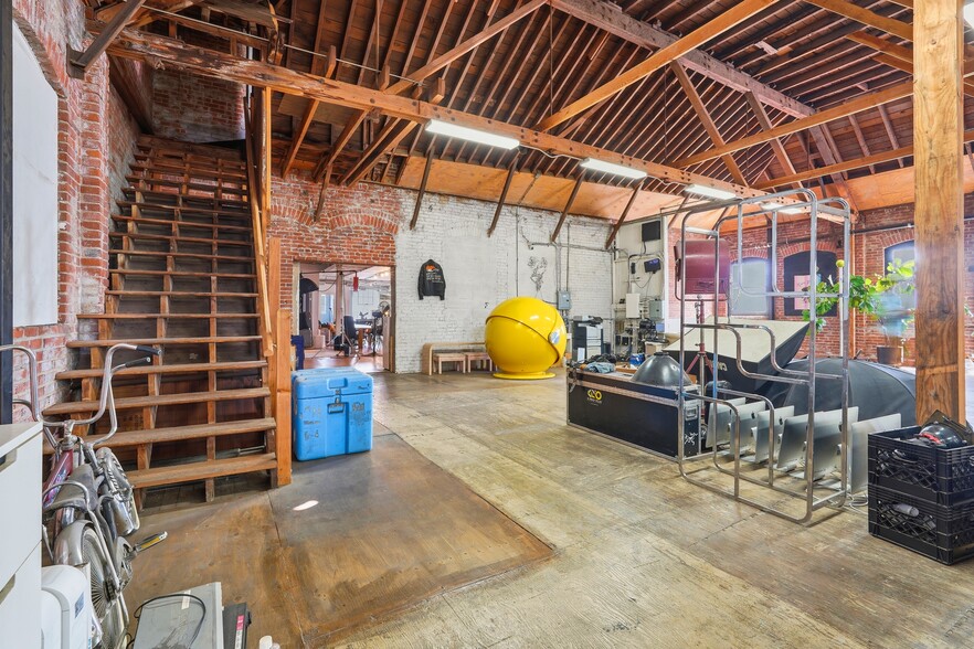 More Photos Of 714 Ducommun St, Los Angeles Manufacturing For Sale