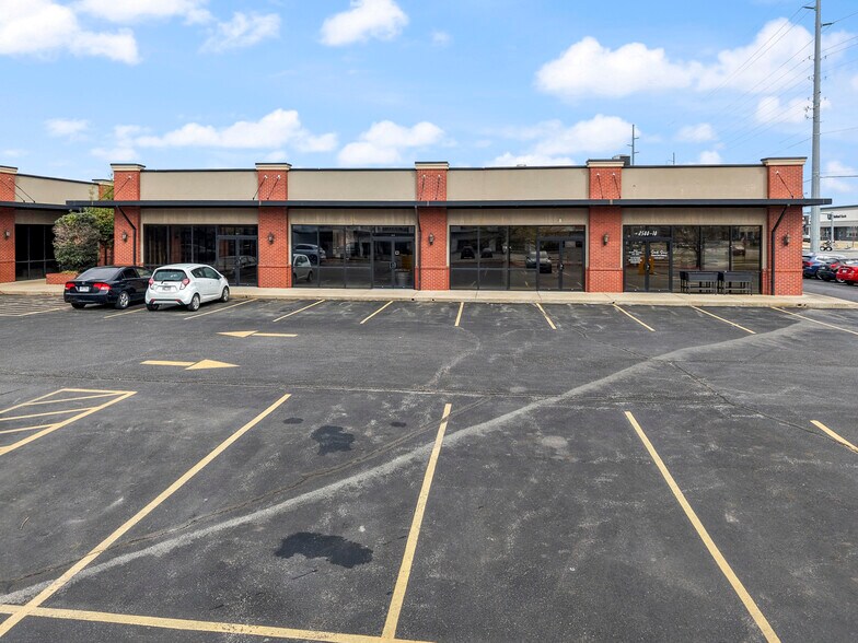 More Photos Of 2500-2502 SW 14th St, Bentonville Unknown For Lease