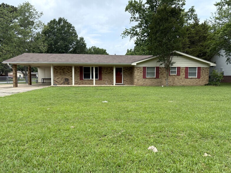 Primary Photo Of 608 S Pine St, Cabot Flex For Sale