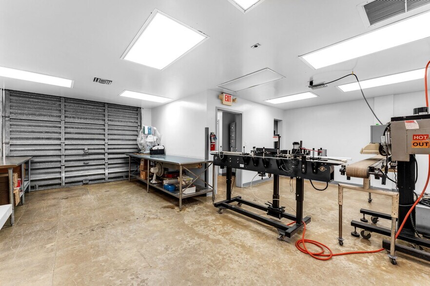 More Photos Of 7155-7159 NW 77th Ter, Miami Warehouse For Sale