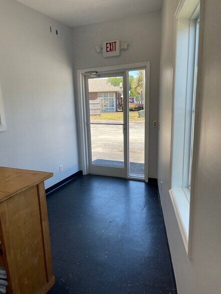 More Photos Of 1478 HWY 17 North, Mt Pleasant, SC 29464, Mount Pleasant Auto Repair For Lease
