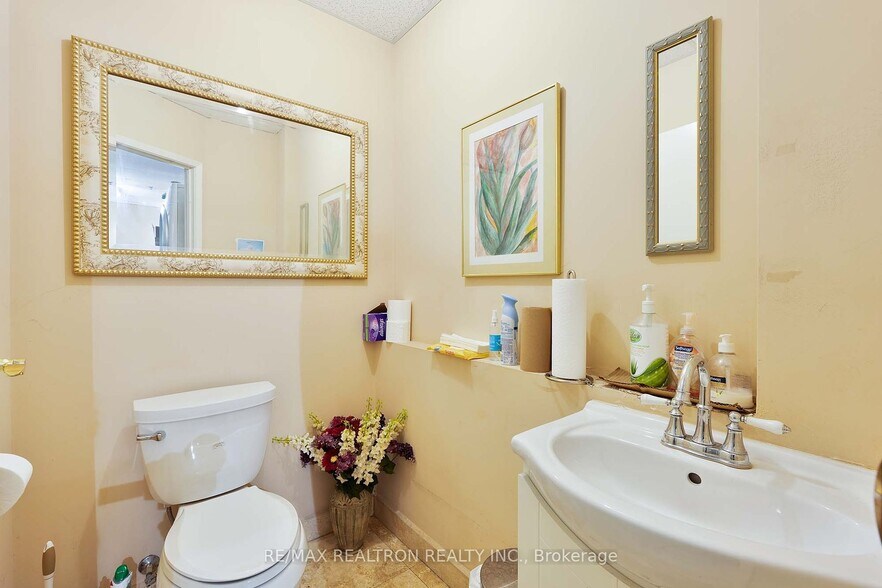 More Photos Of 11685 Yonge St, Richmond Hill Office For Sale