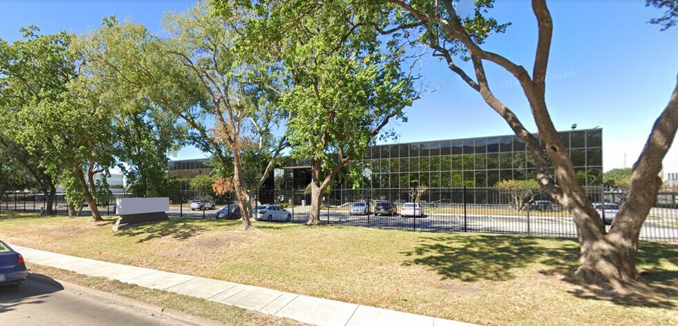 More Photos Of 10500 Richmond Ave, Houston Office For Sale