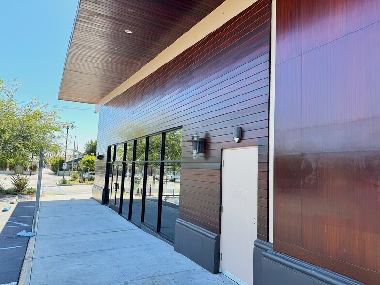 More Photos Of 2300-2306 E 7th St, Long Beach Freestanding For Lease