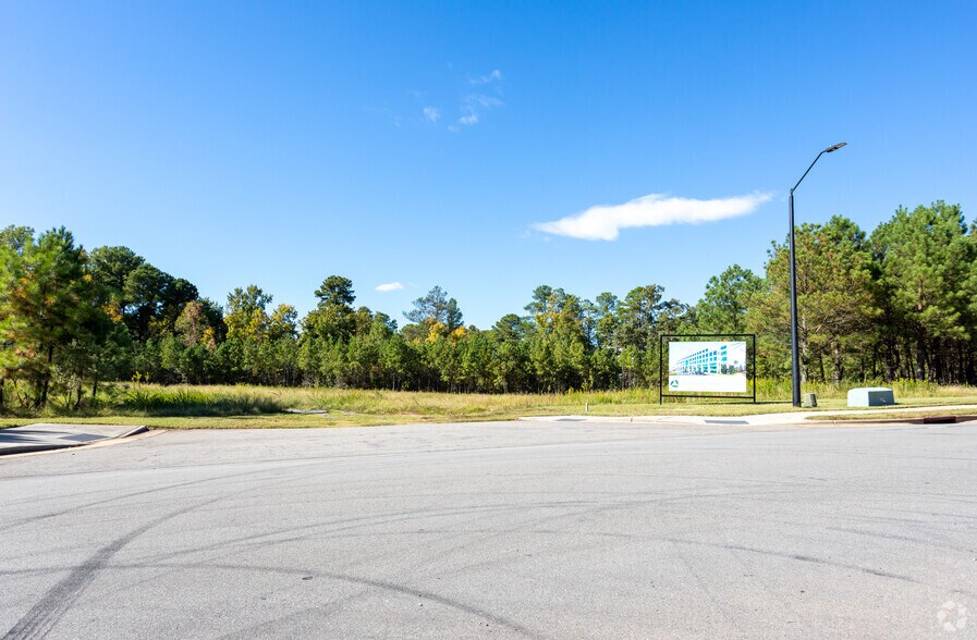 More Photos Of 8080 Arco Corporate Dr, Raleigh Office For Lease