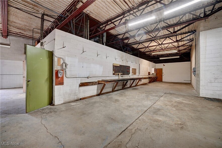 More Photos Of 422 S Green Rd, South Euclid Warehouse For Sale