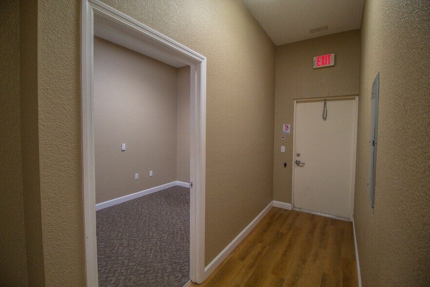 More Photos Of 970 Kings Hwy, Port Charlotte Office For Lease