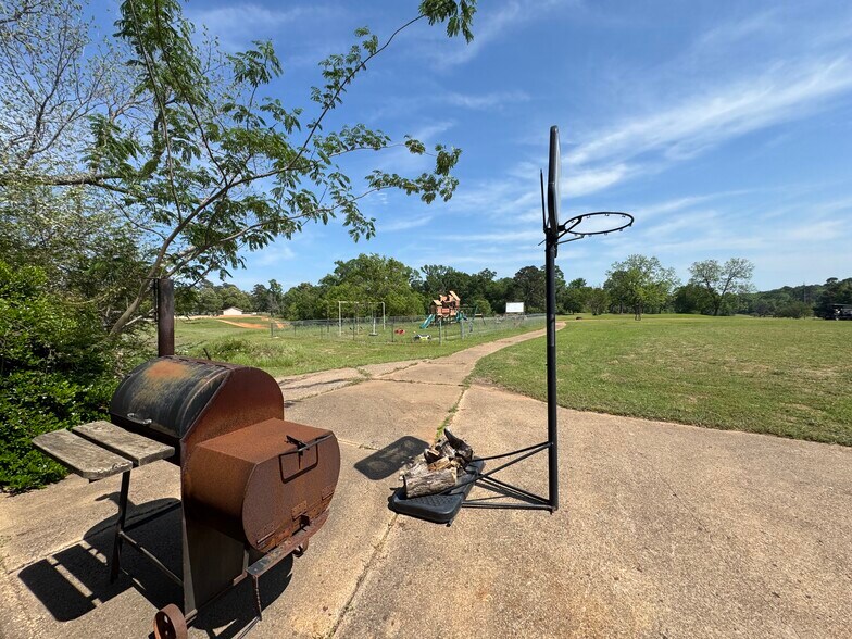 More Photos Of 2130 Country Club Rd, Palestine Golf Course Driving Range For Sale
