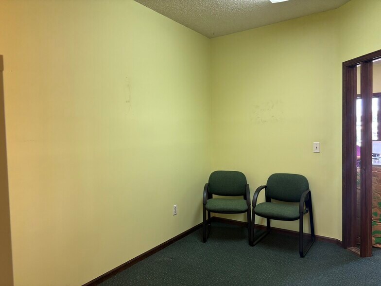 More Photos Of 814 S Main St, Lapeer Freestanding For Lease