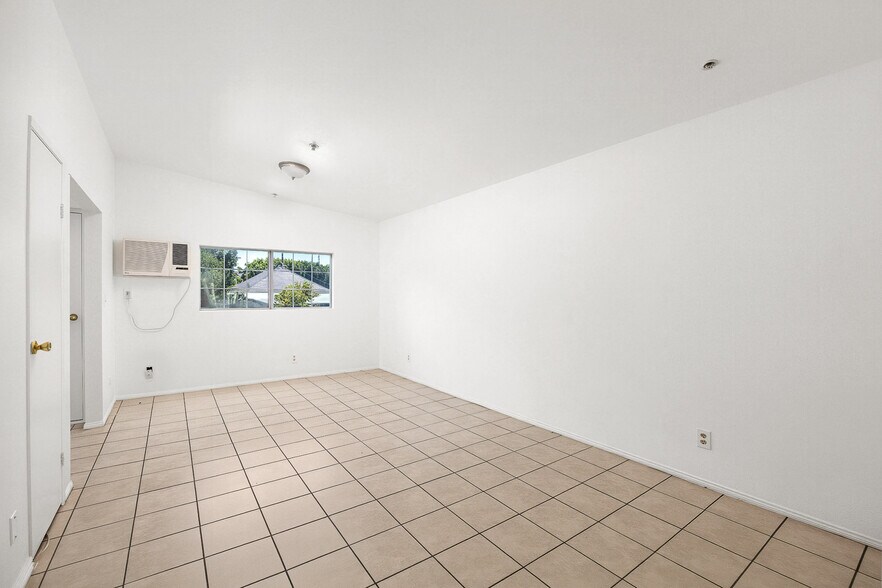 More Photos Of 2104 Mozart St, Los Angeles Apartments For Sale