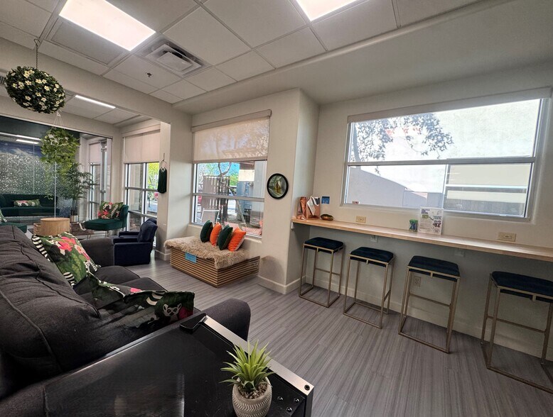 More Photos Of 15601 N 40th St, Phoenix Office For Sale