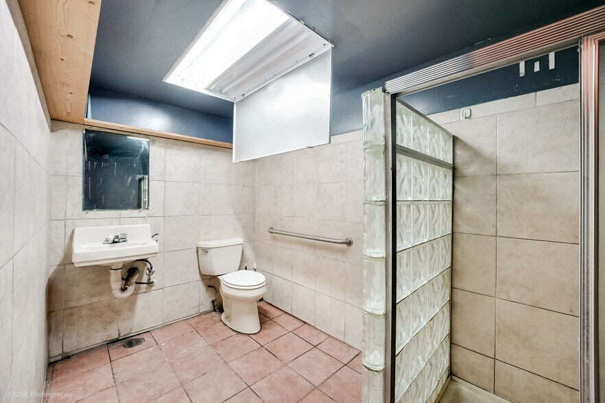 More Photos Of 18575 NW 27th Ave, Opa Locka Service Station For Lease