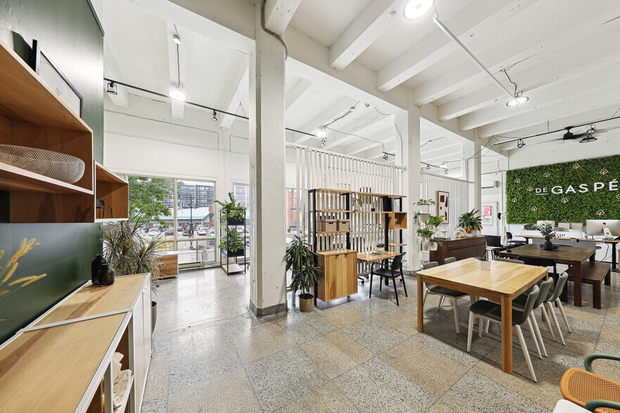 More Photos Of 6659 Av Du Parc, Montréal Industrial For Sale