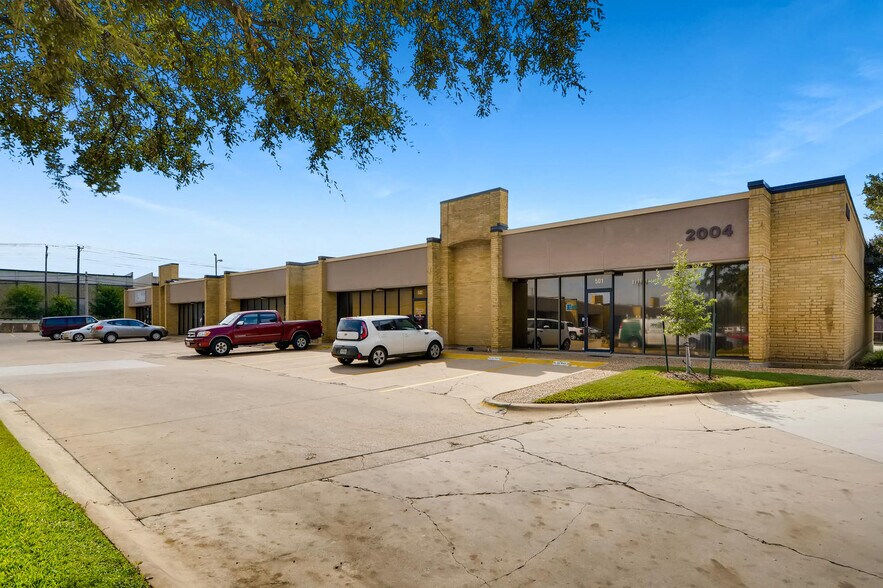 More Photos Of 2016 E Randol Mill Rd, Arlington Warehouse For Lease