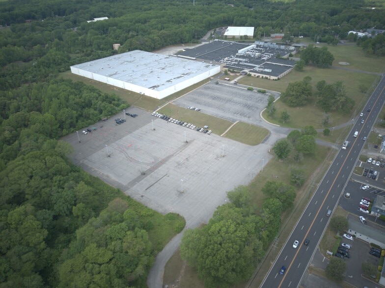 More Photos Of 400 N Woodbury Rd, Pitman Manufacturing For Sale