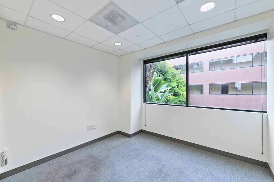 More Photos Of 1661-1669 Lincoln Blvd, Santa Monica Office For Lease
