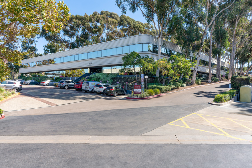 Primary Photo Of 3252 Holiday Ct, La Jolla Medical For Lease