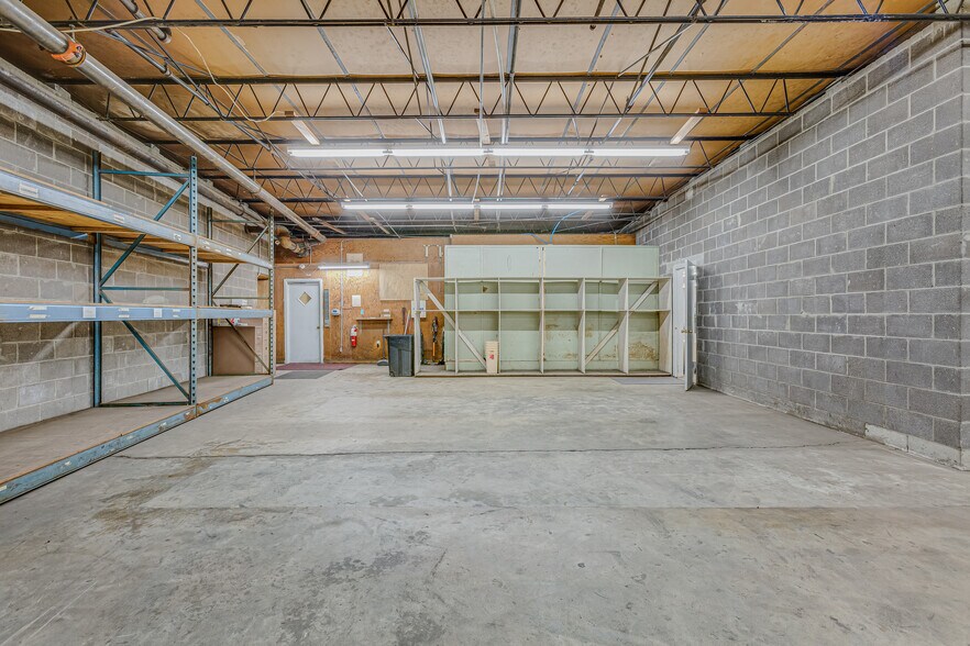 More Photos Of 1000 Gilway St, Holly Hill Light Distribution For Sale