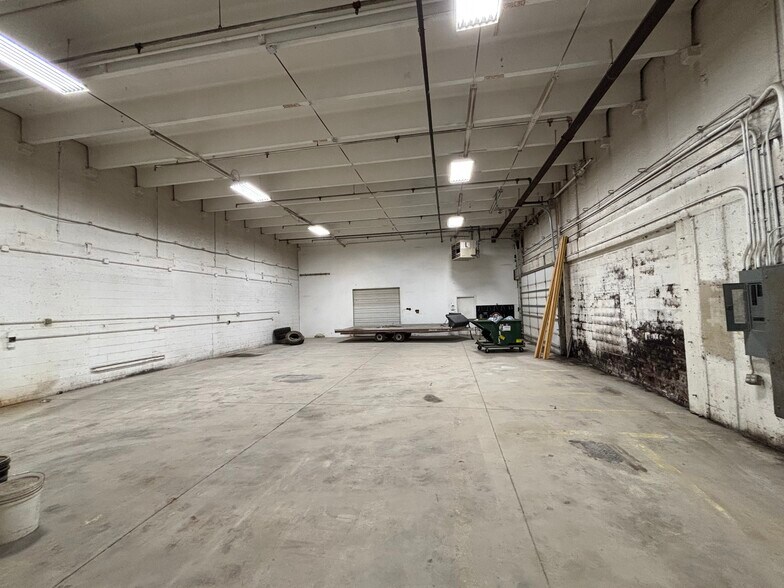 More Photos Of 4003 J St SW, Cedar Rapids Warehouse For Lease