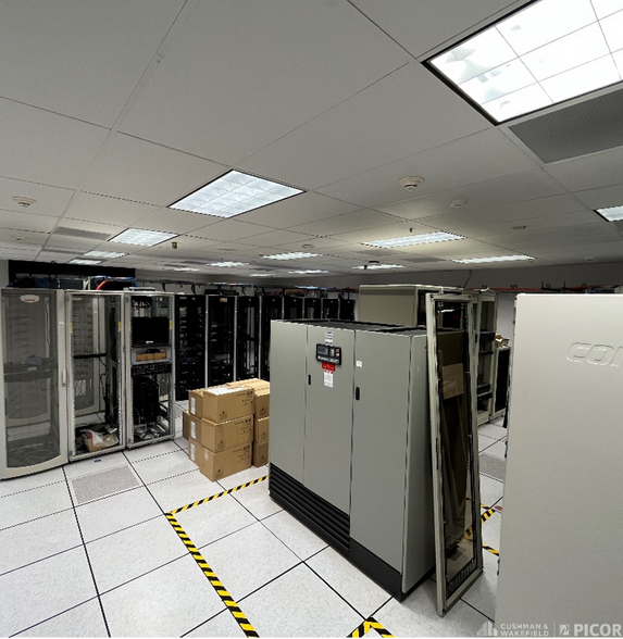 More Photos Of 2700 E Commerce Center Pl, Tucson Research And Development For Lease