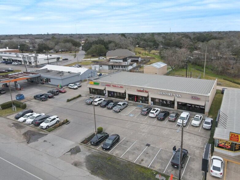 More Photos Of 5042 Avenue H, Rosenberg Storefront For Sale