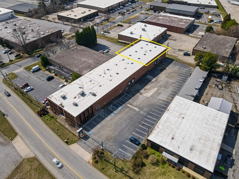 More Photos Of 902 Norwalk St, Greensboro Warehouse For Lease