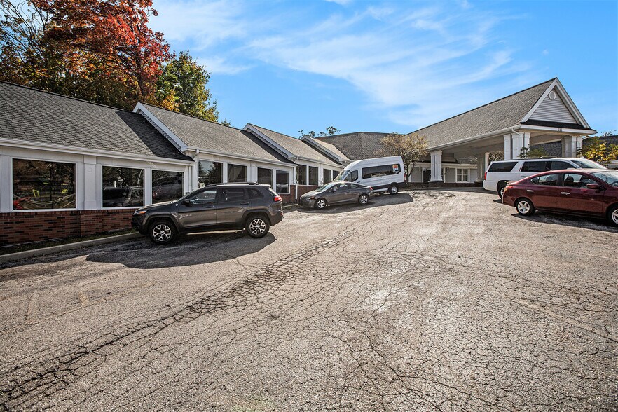 More Photos Of 525 W Mitchell St, Petoskey Office For Sale