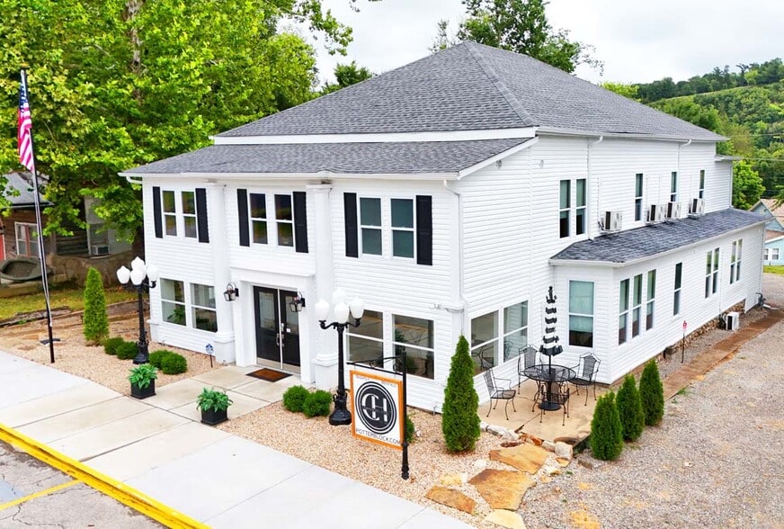 More Photos Of 110 Mc Lean Ave, Cotter Hotel For Sale