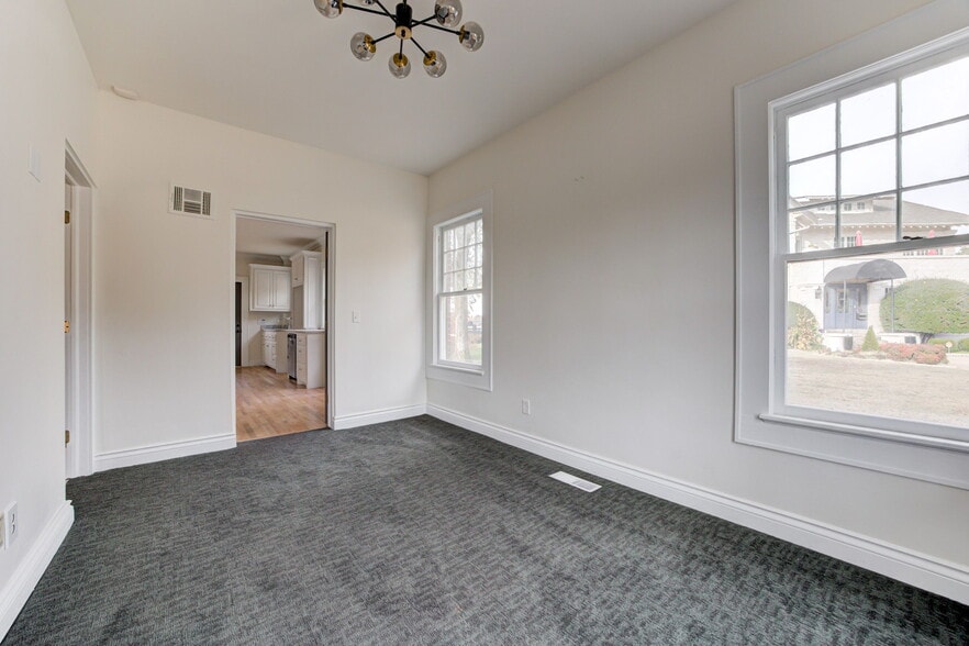 More Photos Of 1319 N Classen Dr, Oklahoma City Office For Lease