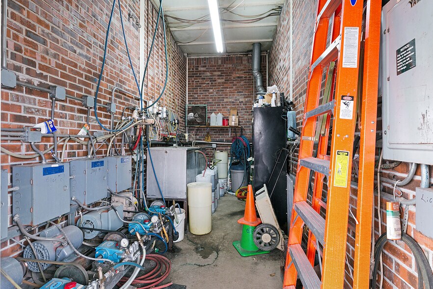More Photos Of 1045 N 1st St, Milan Carwash For Sale