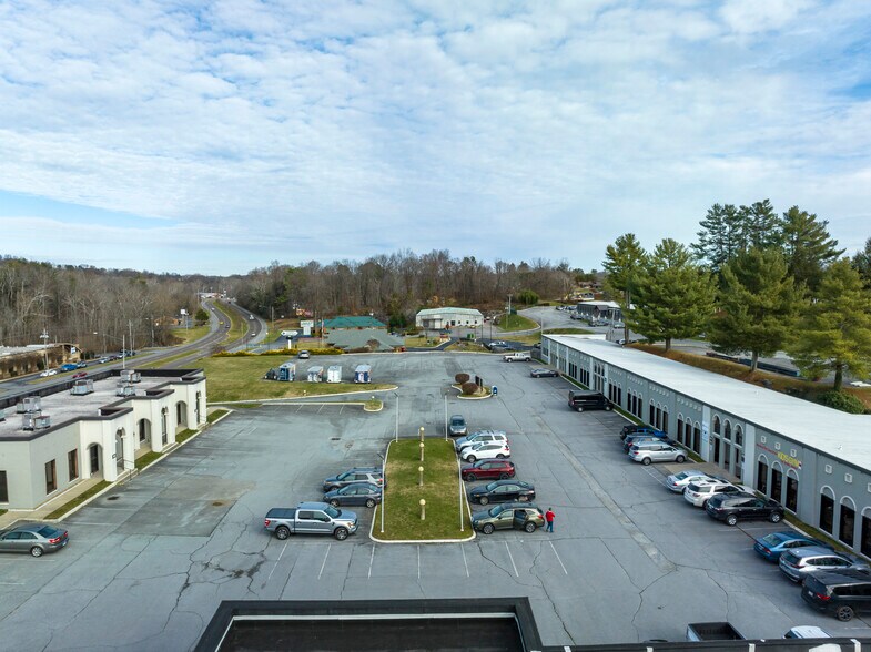 More Photos Of 1241 Volunteer Pky, Bristol Unknown For Lease