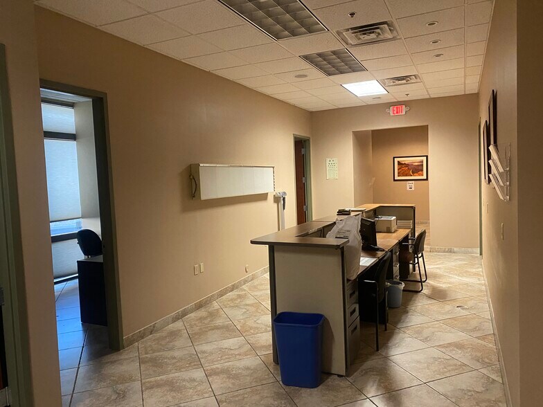 More Photos Of 6677 W Thunderbird Rd, Glendale Medical For Lease