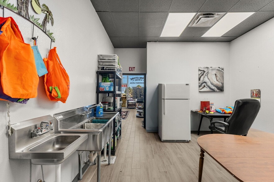 More Photos Of 1592 Jimmy Buffet Mem Hwy, Satellite Beach Office Residential For Sale