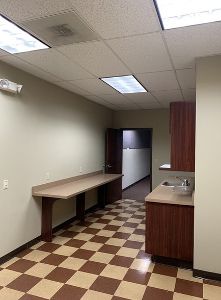 More Photos Of 444 Executive Center Blvd, El Paso Office For Lease