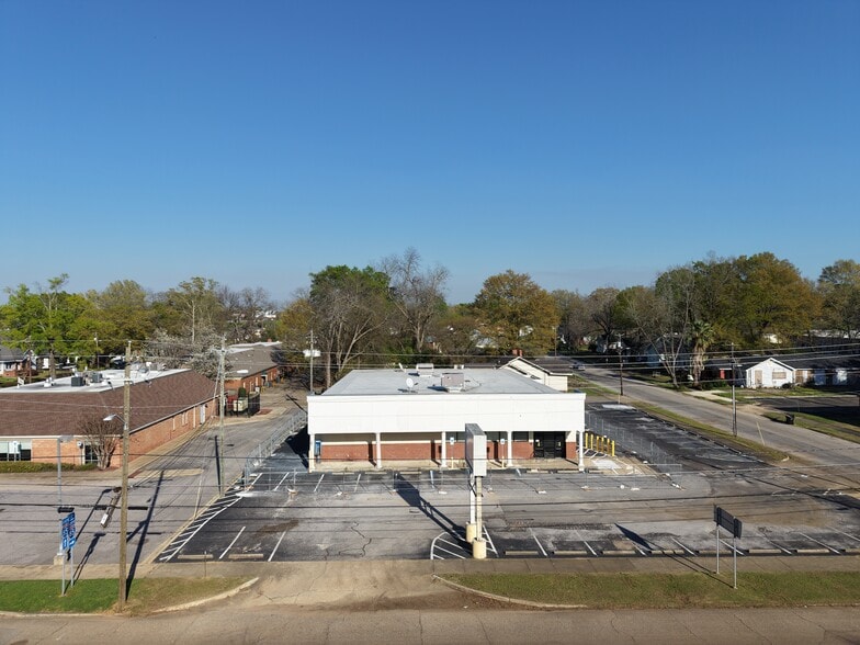 More Photos Of 1525 Forest Ave, Montgomery Drugstore For Lease