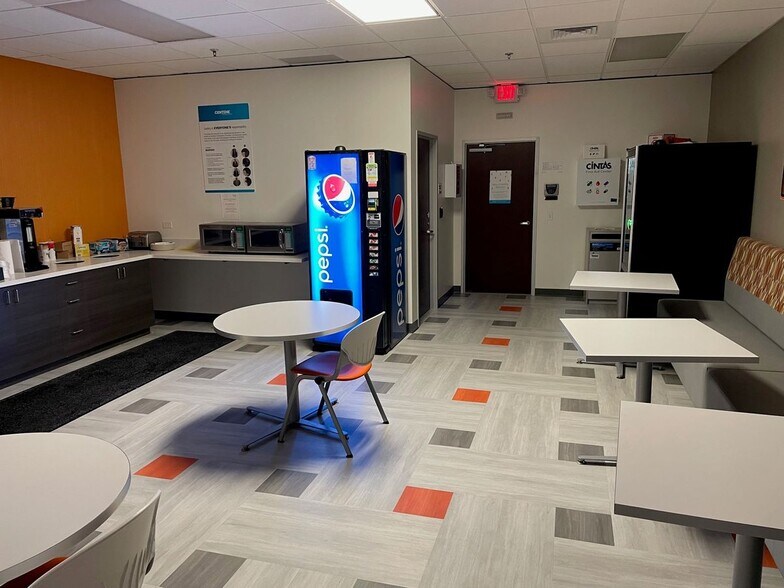 More Photos Of 880 W Commerce Rd, New Orleans Office For Lease