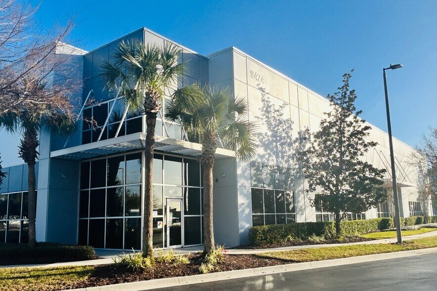 More Photos Of 2405 Commerce Park Dr, Orlando Unknown For Lease