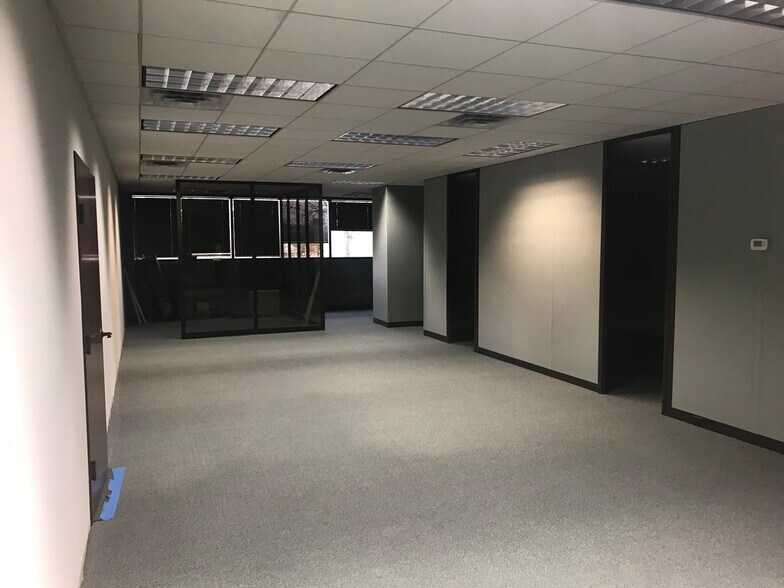 More Photos Of 1101 N Main St, Anderson Office For Sale