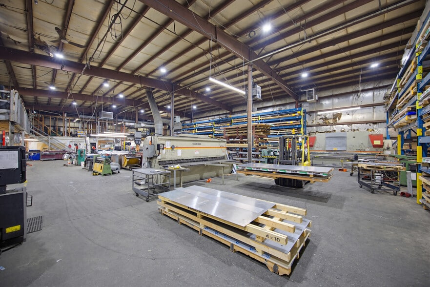 More Photos Of 17940 Roan Pl, Surrey Manufacturing For Sale