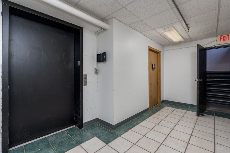 More Photos Of 108 S Minnesota Ave, Saint Peter Storefront Retail Office For Sale