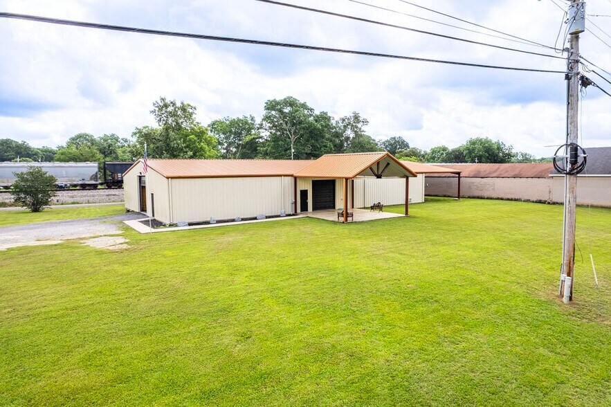 More Photos Of 2418 US-31, Falkville Warehouse For Sale