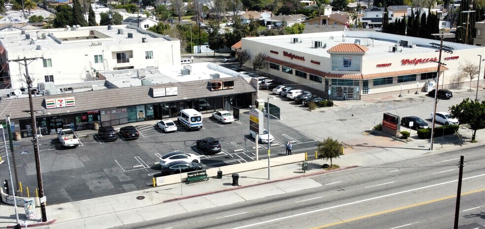 More Photos Of 13245-13253 Victory Blvd, Van Nuys Freestanding For Lease
