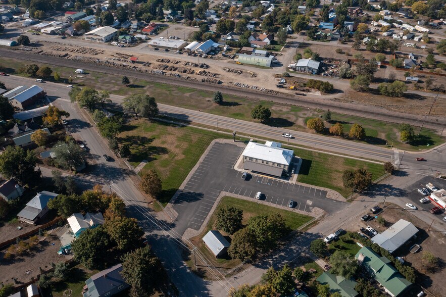 More Photos Of 200 W Railroad Ave, Plains Medical For Sale