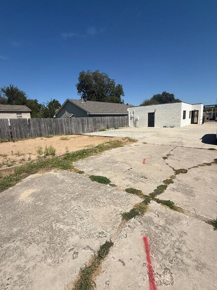 More Photos Of 210 N Flood Ave, Norman Office For Lease