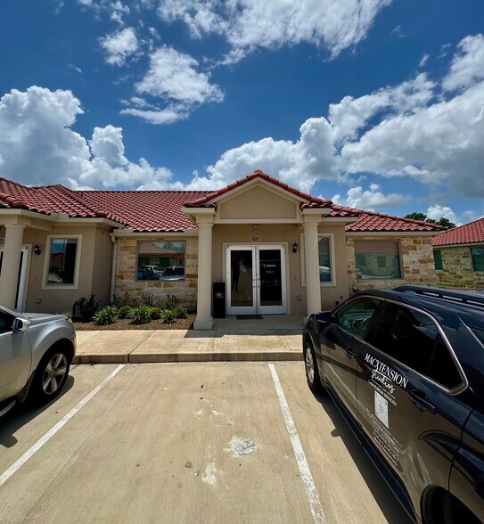 More Photos Of 7070 Knights Ct, Missouri City Medical For Lease