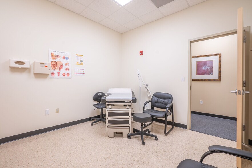 More Photos Of 227 Monogard Dr, Manchester Medical For Sale