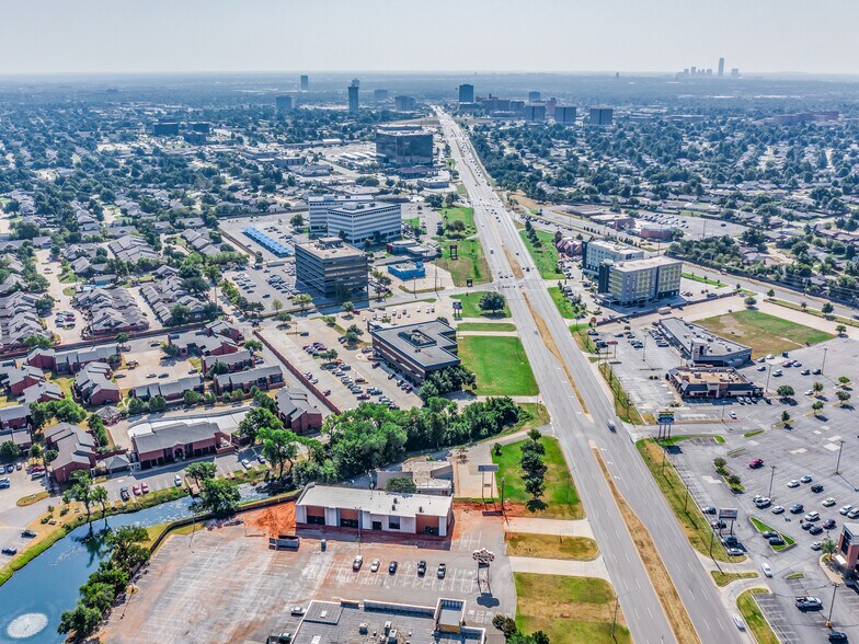 More Photos Of 4235 NW Expressway, Oklahoma City General Retail For Lease