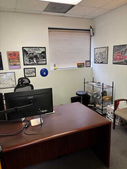 More Photos Of 2847 John Deere Dr, Knoxville Light Distribution For Lease