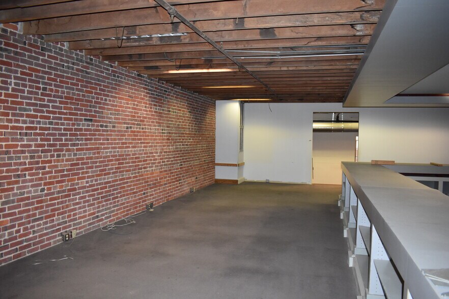 More Photos Of 250-260 Commerce St, Montgomery Medical For Sale