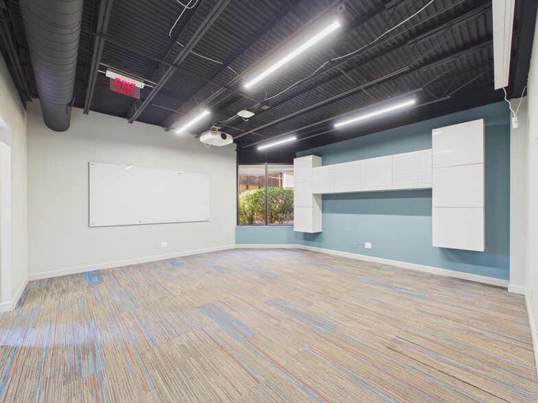 More Photos Of 5021 W Laurel St, Tampa Loft Creative Space For Sale